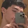 Я Авик, 18, из Москвы, ищу знакомство для приятного времяпровождения