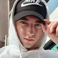 Я Максим, 21, из Верхней Пышмы, ищу знакомства на одну ночь