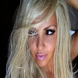 Я Елена, 25, из Уруса-Мартана, ищу знакомство для дружбы