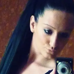 Я Эвелина, 18, из Глазова, ищу знакомство для секса на одну ночь