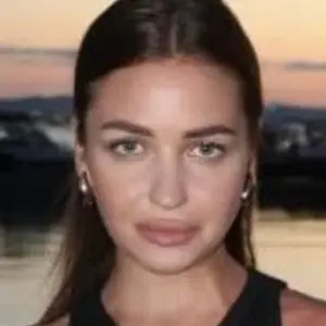 Юлианна из Москвы, мне 21, познакомлюсь для без обязательств