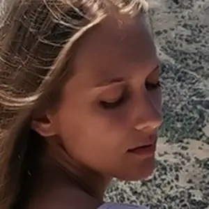 Я Лилия, 18, знакомлюсь для общения в Санкт-Петербурге