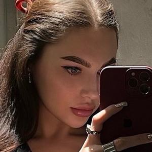 Я Aleksandra, 27, знакомлюсь для общения в Москве