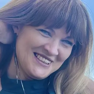 Я Тери, 47, из Санкт-Петербурга, ищу знакомство для приятного времяпровождения