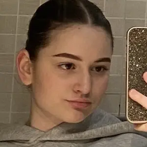 Я Ксюша, 18, знакомлюсь для постоянных отношений в Киришах