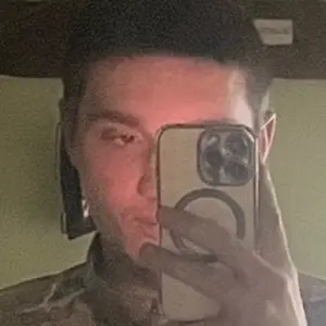 Я Игорь, 20, из Владивостока, ищу знакомство для приятного времяпровождения