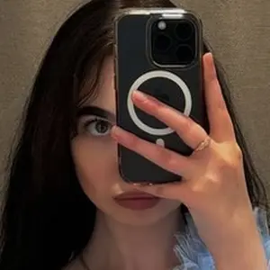Я Алина, 21, из Ижевска, ищу знакомства без обязательств
