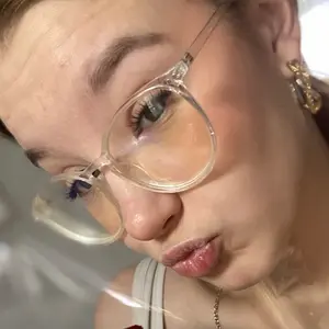 Полина из Омска, мне 18, познакомлюсь для открытые отношения