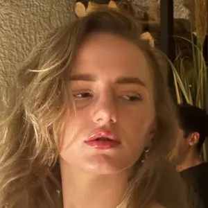 Я Марьяна, 18, из Самары, ищу знакомство для открытые отношения