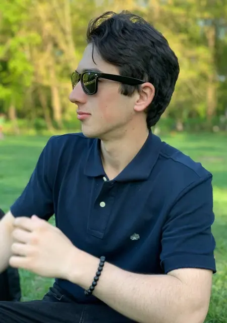 Валера из Ломоносова, мне 23, познакомлюсь на одну ночь