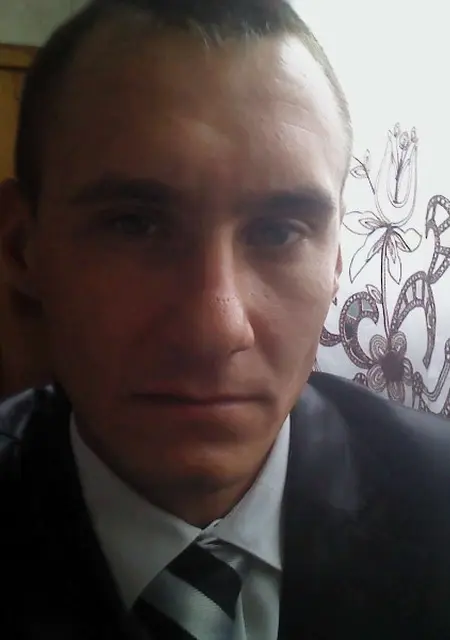 Я Anr, 43, знакомлюсь без обязательств в Гурьевске