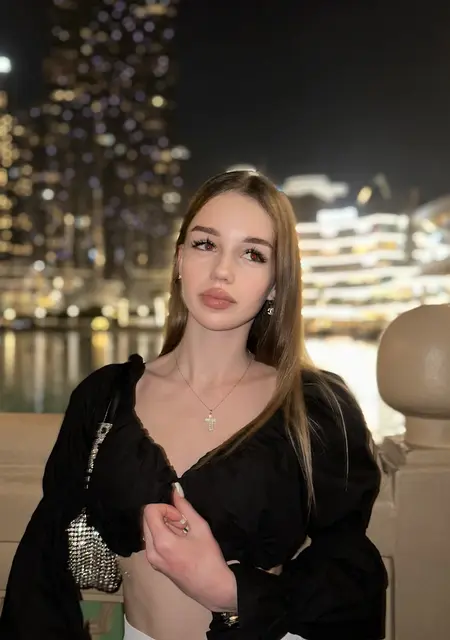 Эвелина из Москвы, мне 21, познакомлюсь для вирта