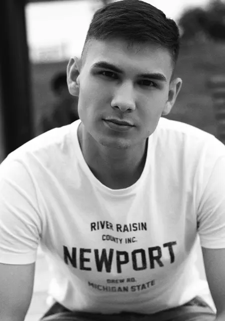 Я Артем, 25, из Кохмы, ищу знакомства на одну ночь