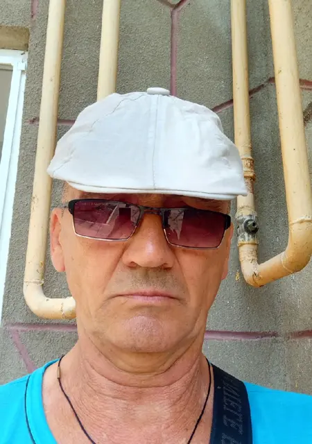 Олег из Приморско-Ахтарска, ищу на сайте знакомства на одну ночь