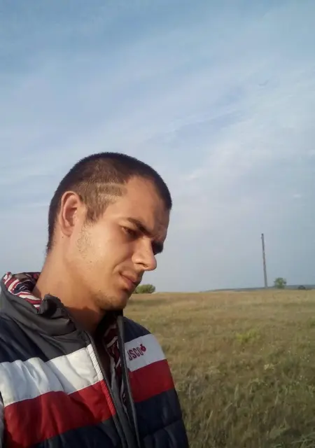 Я Санёк, 37, знакомлюсь без обязательств в Павловске