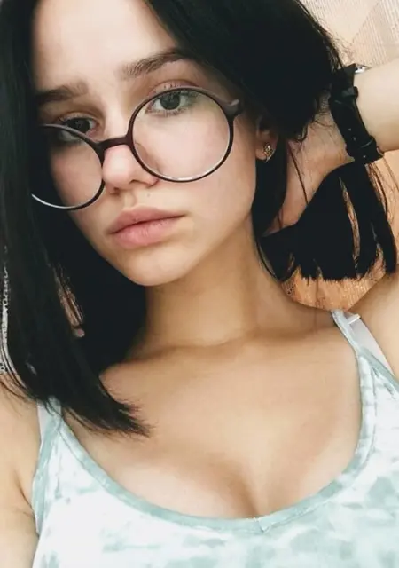 Ксения из Мурманска, ищу на сайте приятное времяпровождение