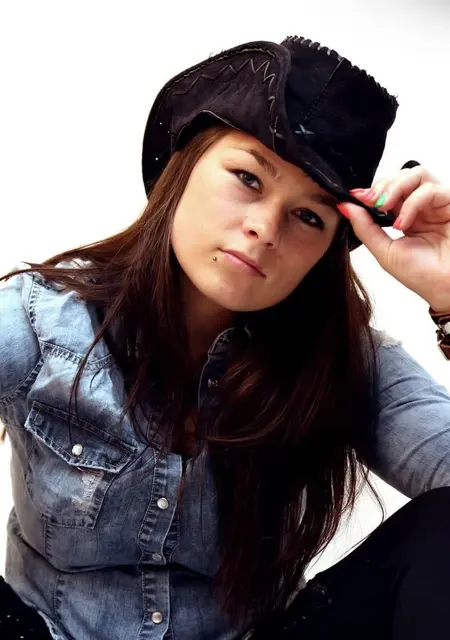 Александра из Гаджиева, ищу на сайте общение