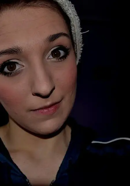 Я Алёна, 19, из Острова, ищу знакомство для постоянных отношений