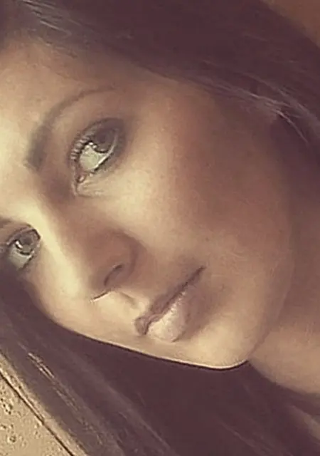 Эльвира из Колпина, мне 18, познакомлюсь для постоянных отношений