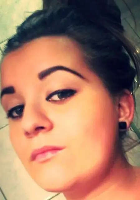 Я Анжела, 21, из Волхова, ищу знакомство для постоянных отношений