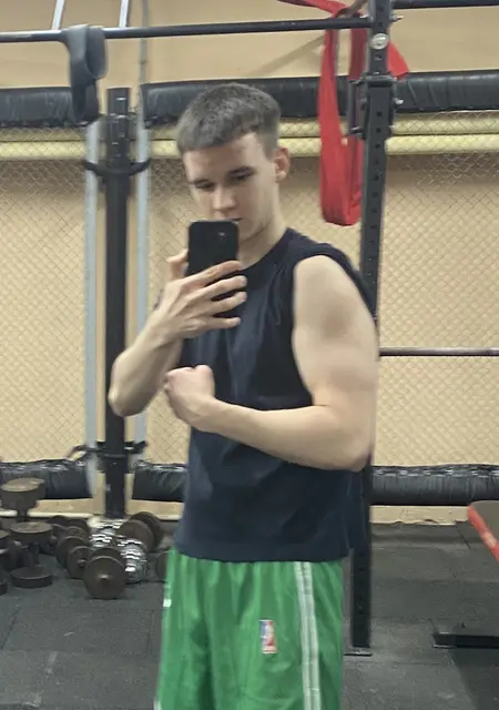 Я Камиль, 19, из Уфы, ищу знакомства на одну ночь