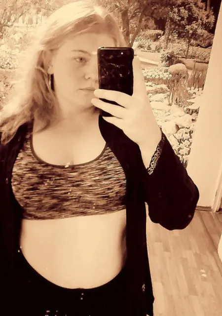 Я Аня, 22, из Орла, ищу знакомства без обязательств