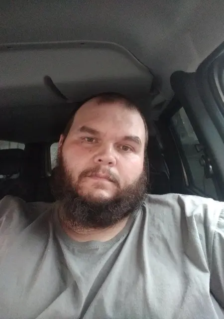 Владимир из Петухова, ищу на сайте знакомства без обязательств