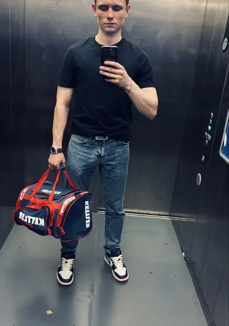 Артем из Ломоносова, мне 24, познакомлюсь для дружбы