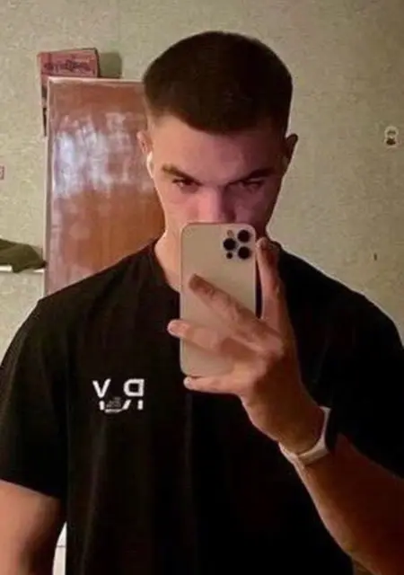 Я Artem, 19, знакомлюсь на одну ночь в Москве