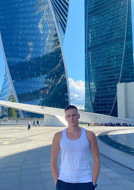 Я Егор, 27, из Лесного, ищу знакомства без обязательств