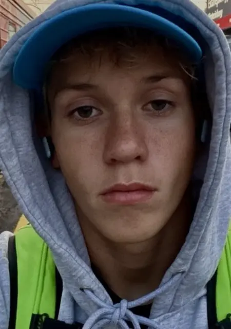 Я Dmitrii, 18, из Пензы, ищу знакомство для постоянных отношений