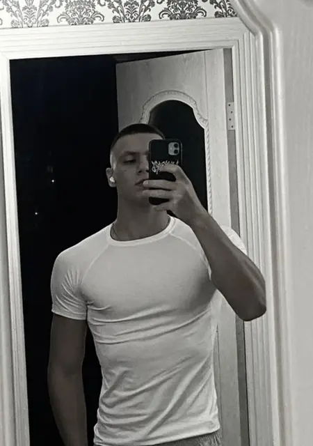 Я Макс, 18, из Хабаровска, ищу знакомства без обязательств