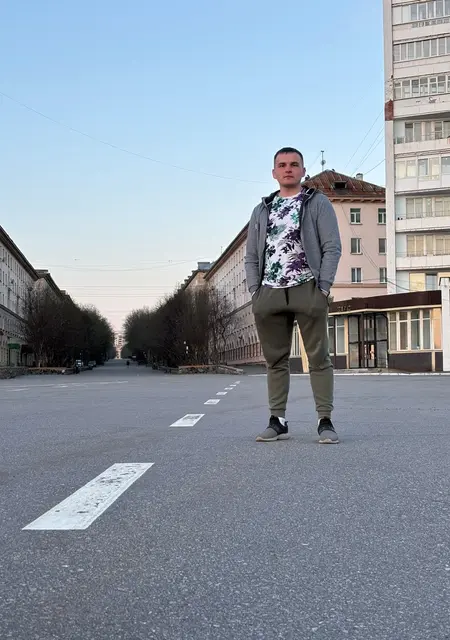 Евгений из Снежногорска, мне 26, познакомлюсь на одну ночь
