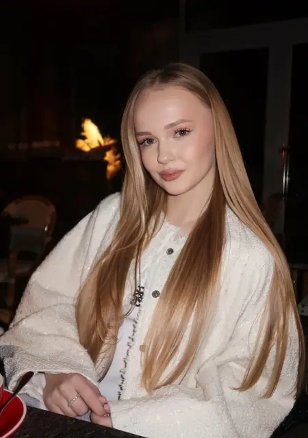 Я Юля, 23, из Симферополя, ищу знакомства на одну ночь