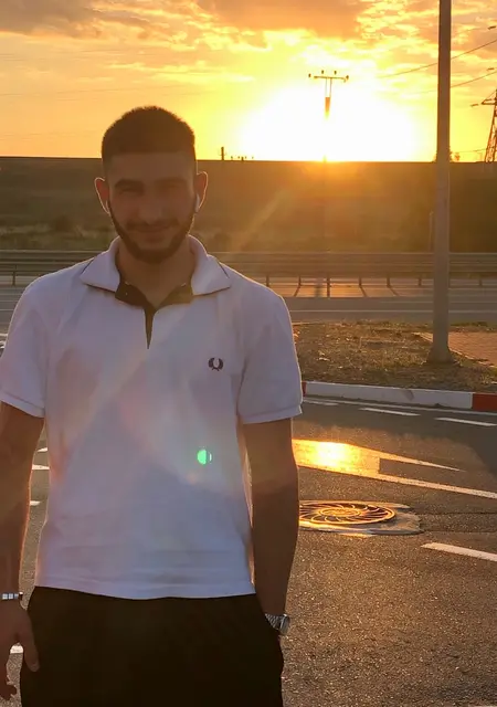 Я Володя, 23, из Лермонтова, ищу знакомство для постоянных отношений