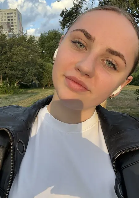 Я Arina, 21, из Рязани, ищу знакомства без обязательств
