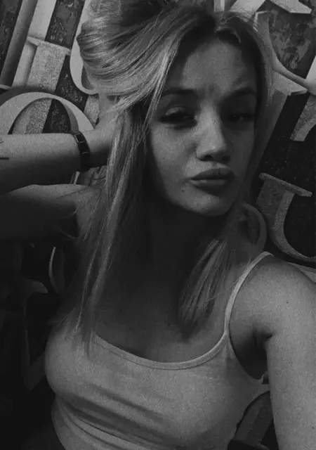 Я Настя, 23, из Губкинского, ищу знакомства на одну ночь