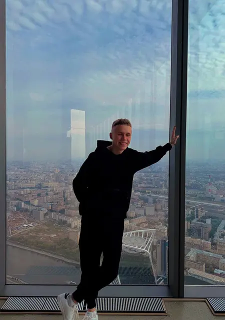 Я Андрей, 21, из Брянска, ищу знакомства на одну ночь