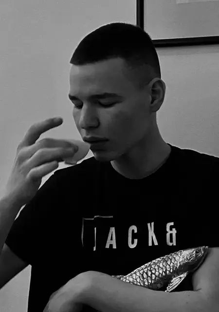 Максим из Челябинска, мне 20, познакомлюсь на одну ночь