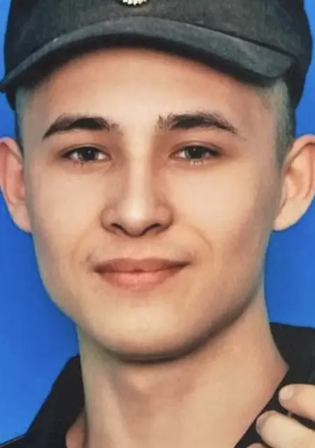 Я Егор, 20, знакомлюсь для общения в Казани