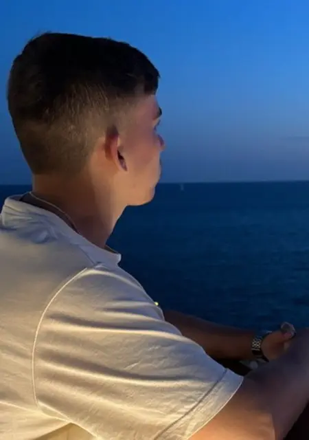 Я Денис, 28, из Жигулевска, ищу знакомство для приятного времяпровождения