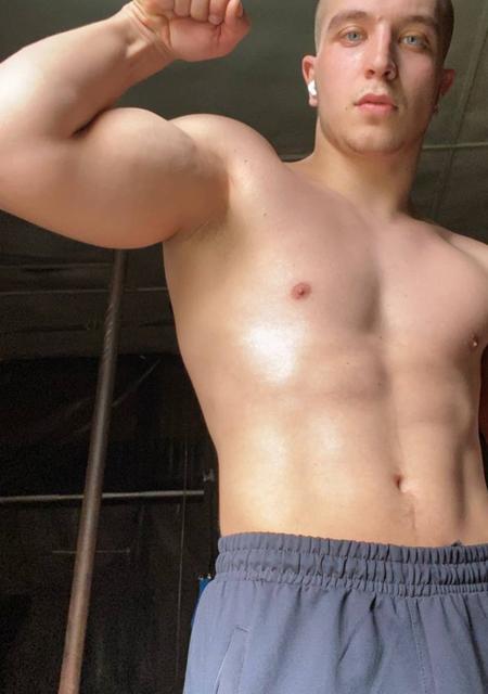 Иван из Бородина, ищу на сайте знакомства на одну ночь