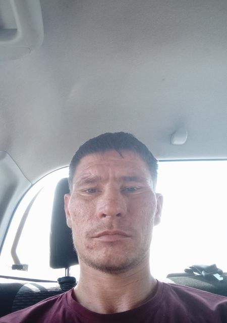 Я Виталий, 38, из Корсакова, ищу знакомства без обязательств