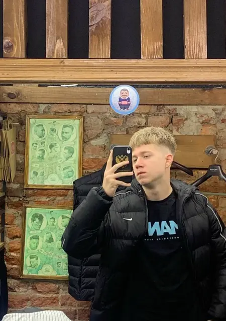 Я Егор, 21, из Нового Уренгоя, ищу знакомства без обязательств