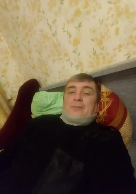 Я Саша, 48, из Старой Руссы, ищу знакомства на одну ночь