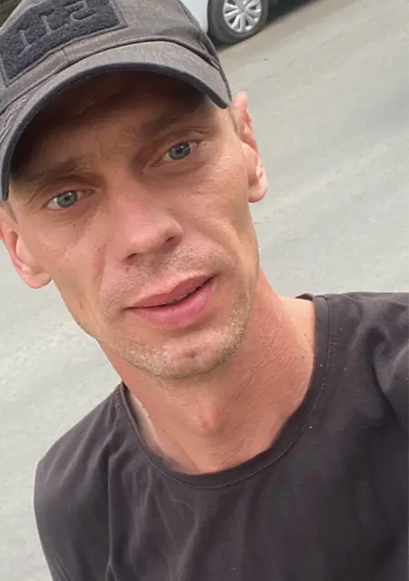 Александр из Анапы, мне 34, познакомлюсь на одну ночь