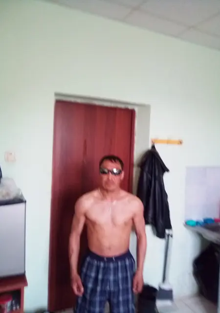 Я Евгений, 40, из Пурпе, ищу знакомства без обязательств