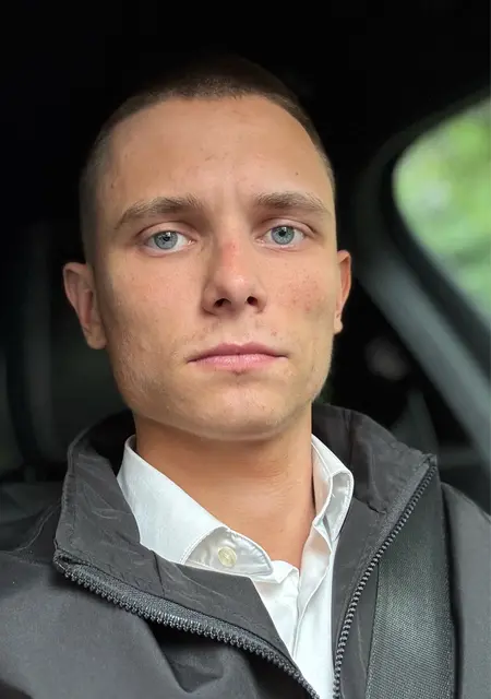 Артем из Ломоносова, мне 24, познакомлюсь для приятного времяпровождения