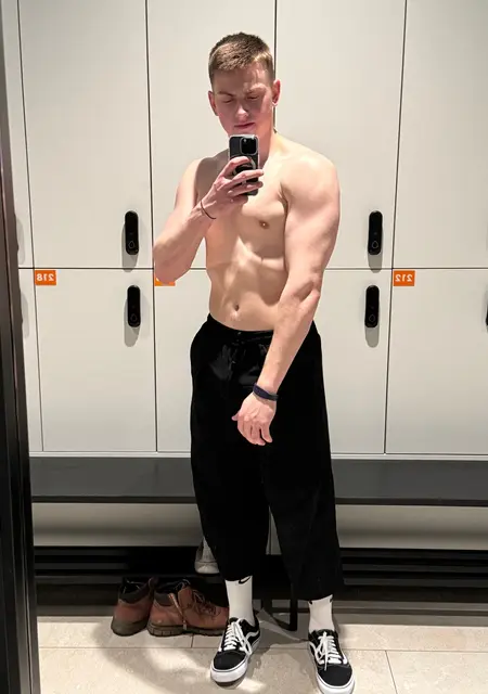 Егор из Черноголовки, мне 21, познакомлюсь для приятного времяпровождения