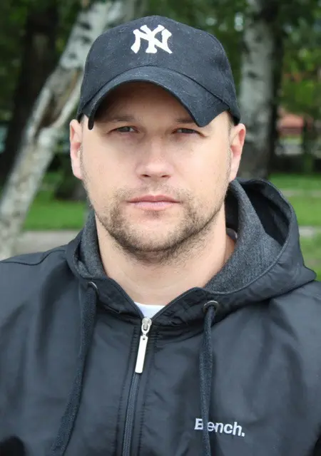 Я Максим, 36, из Красноперекопска, ищу знакомство для приятного времяпровождения